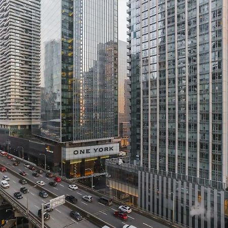 Luxury 2-Bedroom Condo Parking, View Of Cn Tower Toronto Dış mekan fotoğraf