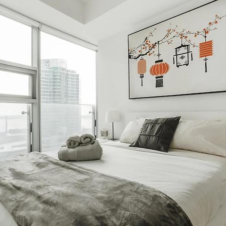 Luxury 2-Bedroom Condo Parking, View Of Cn Tower Toronto Dış mekan fotoğraf