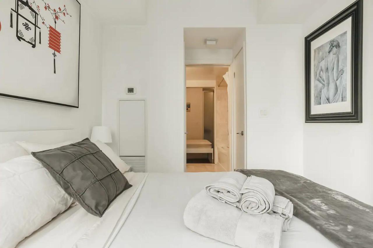 Luxury 2-Bedroom Condo Parking, View Of Cn Tower Toronto Dış mekan fotoğraf